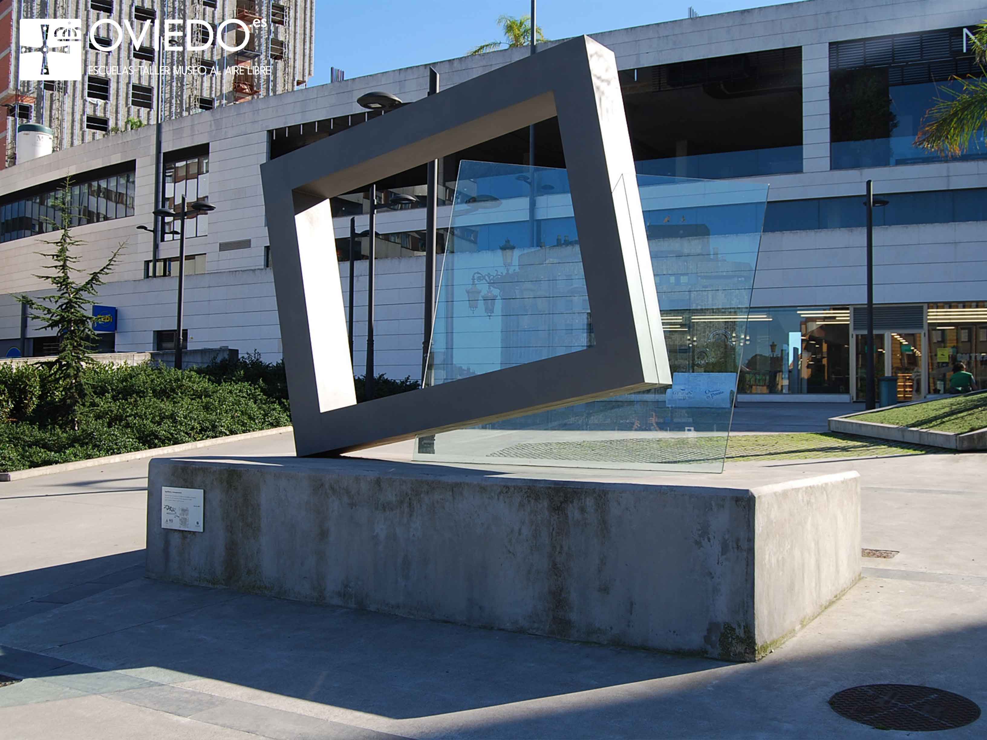 Escultura Equilibrio y Transparencia